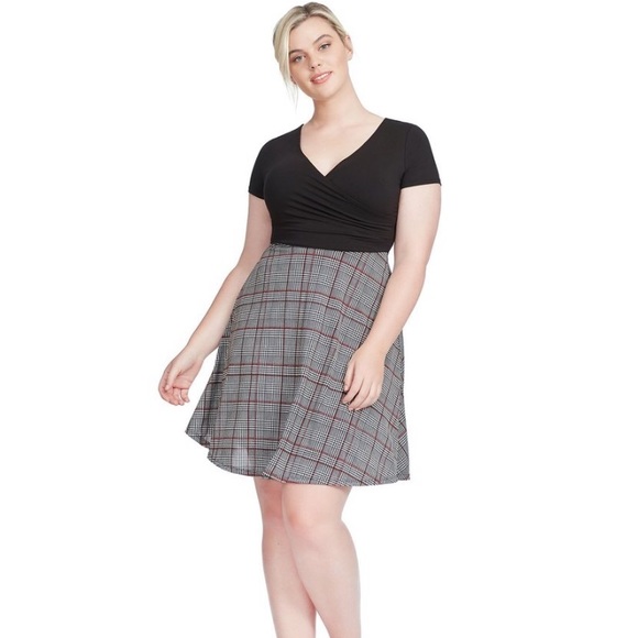 Gilli Dresses & Skirts - Gilli Black and Plaid Fit and Flare Dress EUC